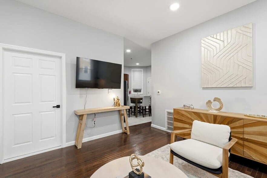 Building Photo - 41 Vroom St