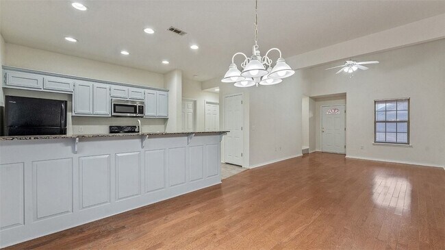 Building Photo - 3000 SW Windrift Ave