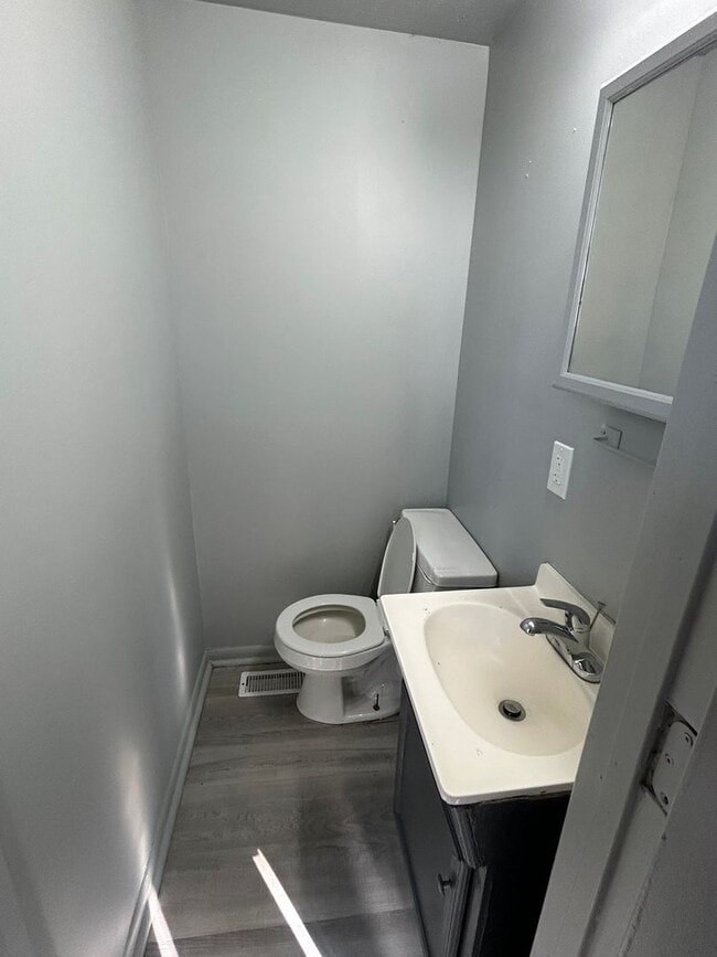 Building Photo - 4411 Davenport St