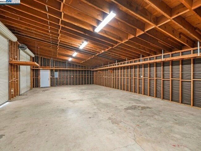 Building Photo - 1588 Alamo Way