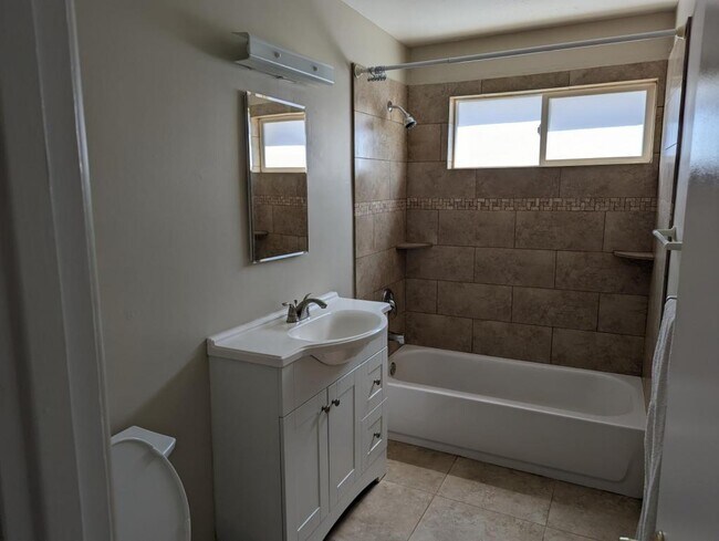 Building Photo - 1343 E Osborn Rd