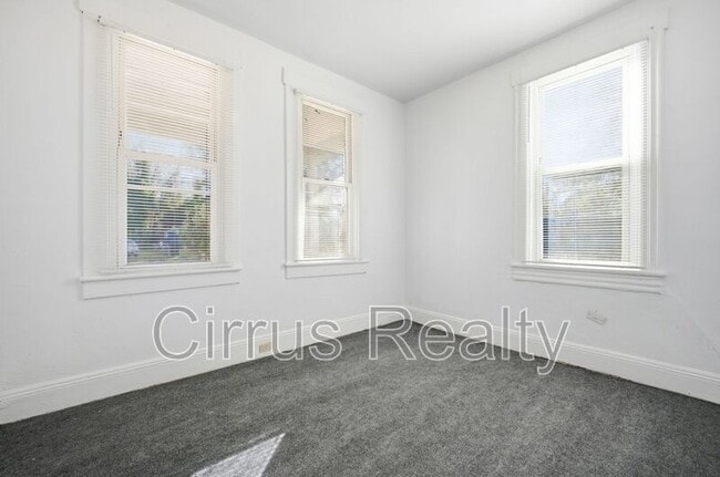 Building Photo - 1027 27th St