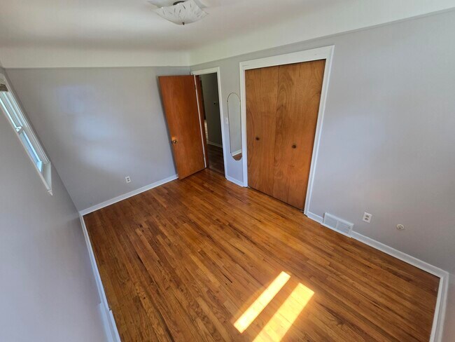Building Photo - 15935 Foch St