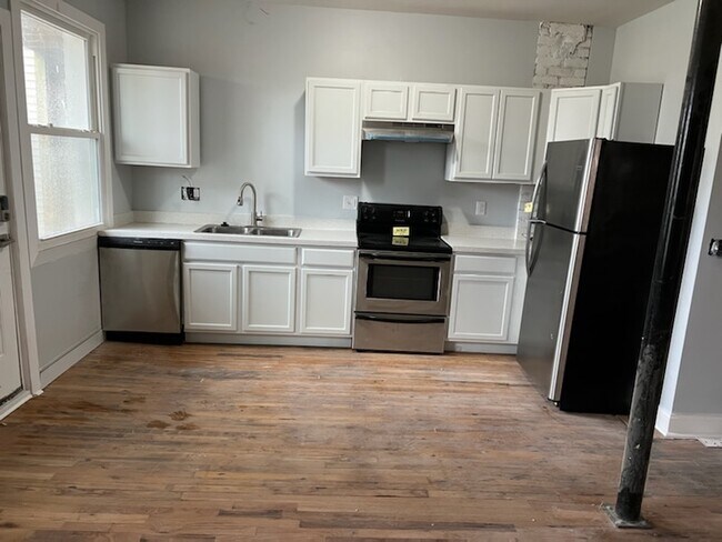 kitchen - 222 Kenilworth St