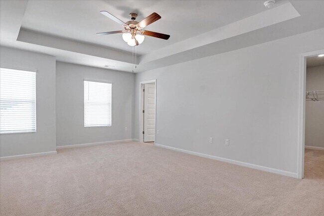 Building Photo - MOVE IN READY