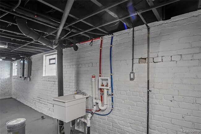 Building Photo - 6212 Avery St