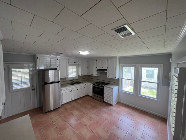 Building Photo - 204 Belle Dame Dr