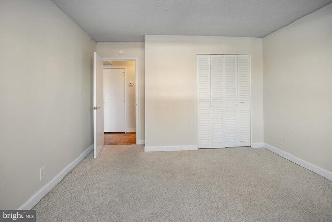 Building Photo - 3800 Fairfax Dr