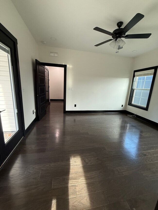 Building Photo - 2721 Cedrus Ave