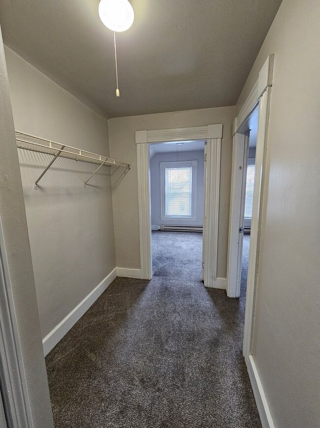 Building Photo - 260 Laurel St