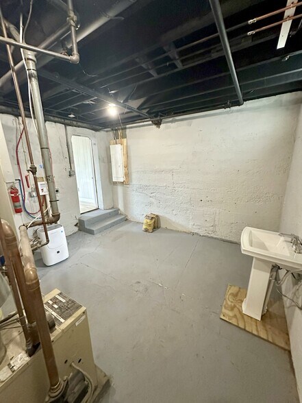Building Photo - 534 Edgewood Ave