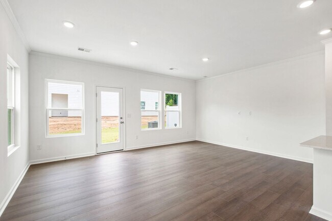 Building Photo - Spacious End-Unit 3-Bedroom Townhome in Pr...