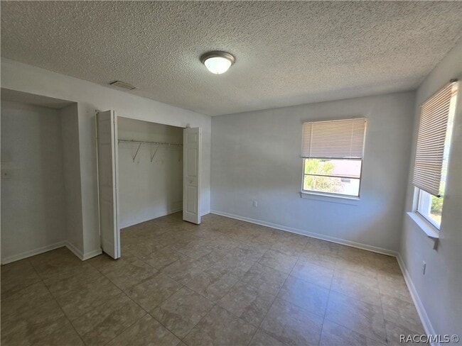 Building Photo - 2500 E Modern Ct