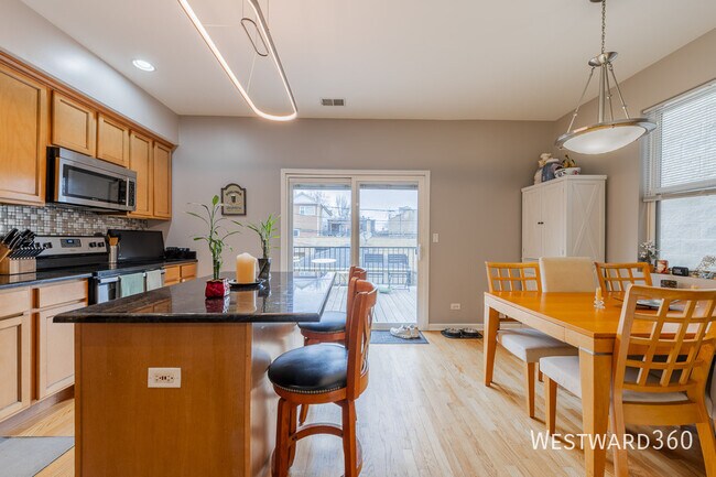 Building Photo - 1438 W Cortez St