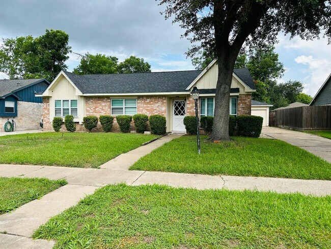 Building Photo - 10506 Huntington Wood Dr