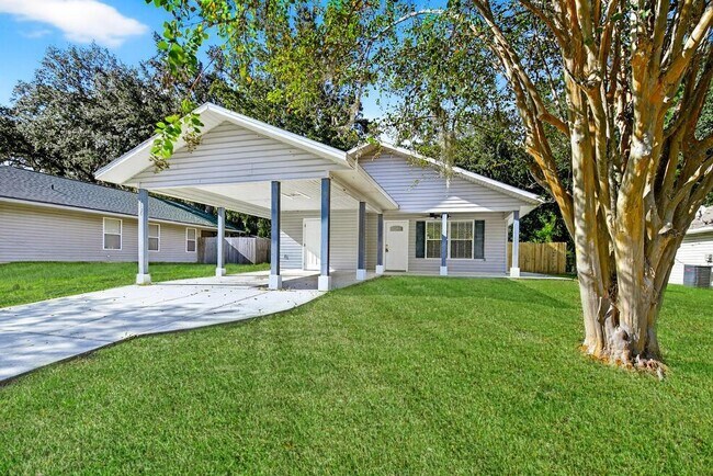 Building Photo - 2126 Center Way