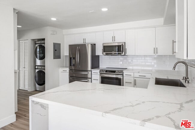Building Photo - 919 Bayside Dr