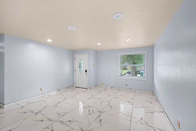 Building Photo - 5718 Greencraig Dr