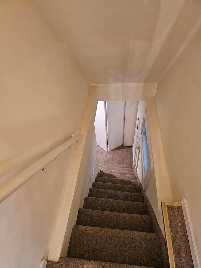 Building Photo - 10 Covert St