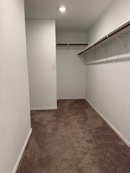 Building Photo - 20418 Onyx Ring