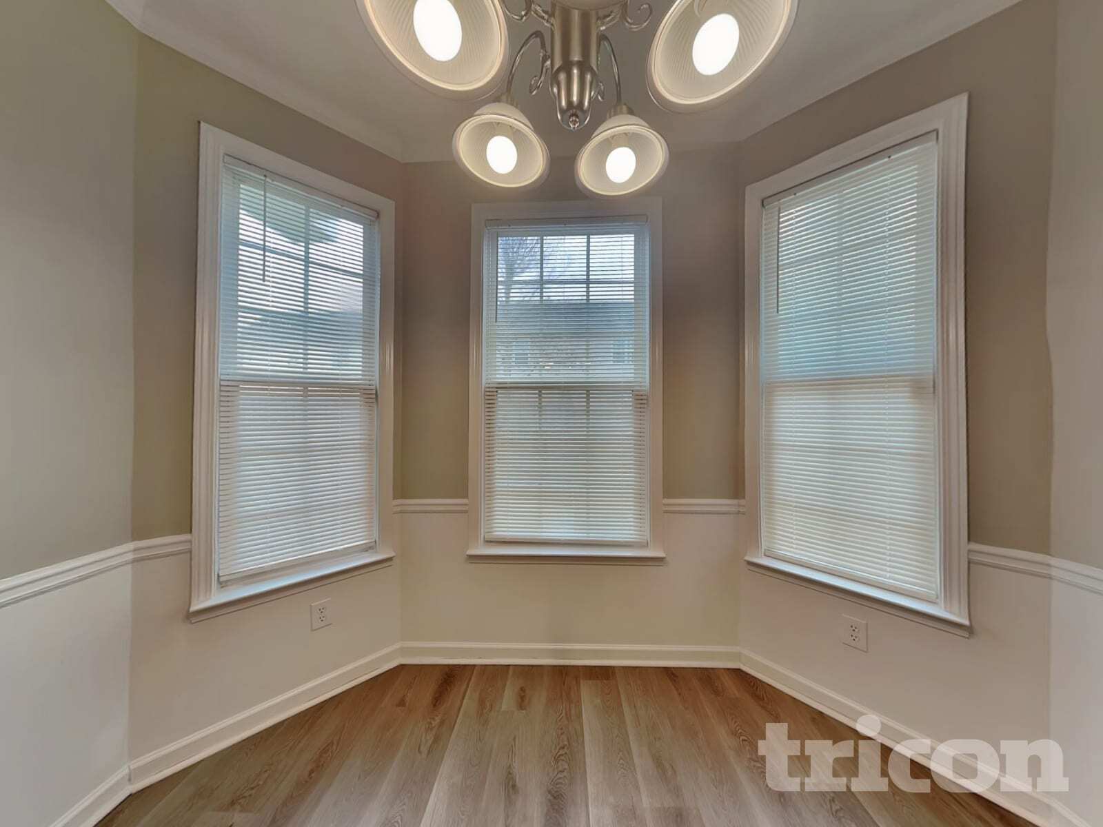 Building Photo - 2313 Temple View Dr