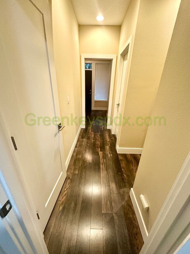 Building Photo - Gorgeous, Custom-designed 4-Bedroom Contemporary Townhouse on 3 Levels