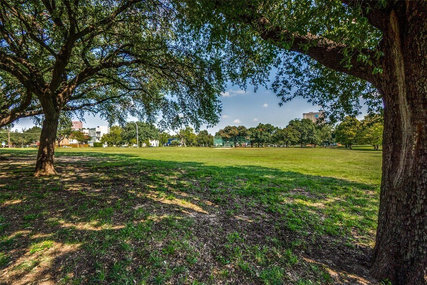 Building Photo - 3008 Zenia Dr