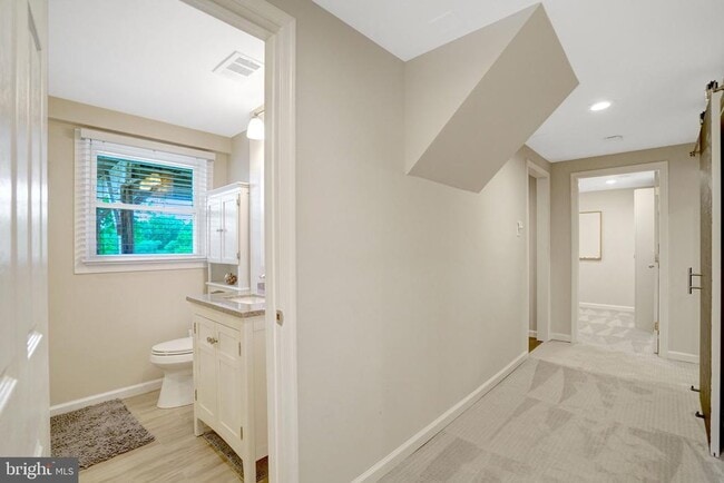 Building Photo - 6510 Carriage Dr