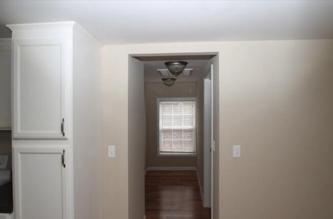 Building Photo - 3 BEDROOM HOME IN SENECA SC FOR RENT