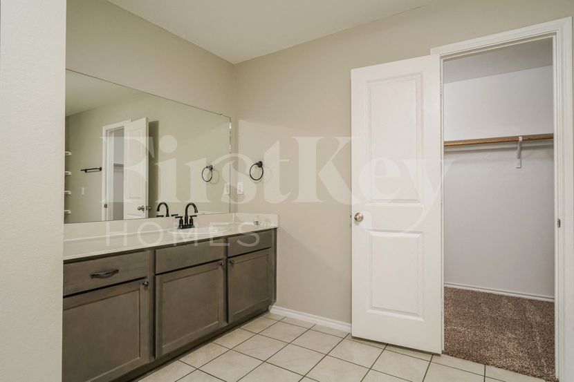 Building Photo - 407 Milo Way