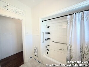 Building Photo - 1214 Sutton Dr