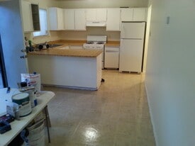 Building Photo - 2101 Elm St SE