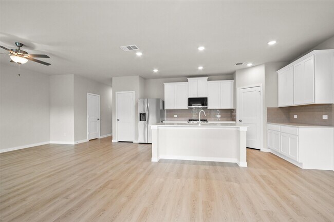 Building Photo - 7746 Bergamot Cir