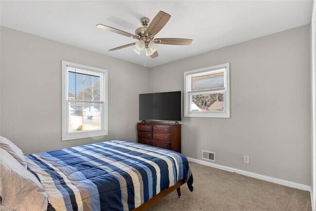 Building Photo - 32 Warren Dr