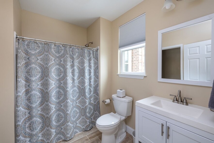 Building Photo - 1131 Callowhill St