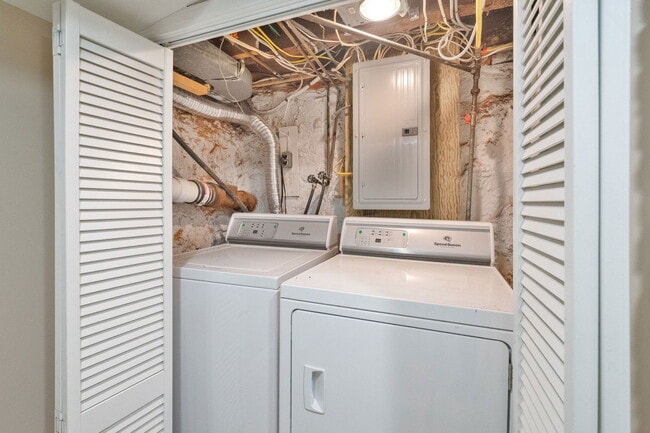 Building Photo - 829 N Taylor St