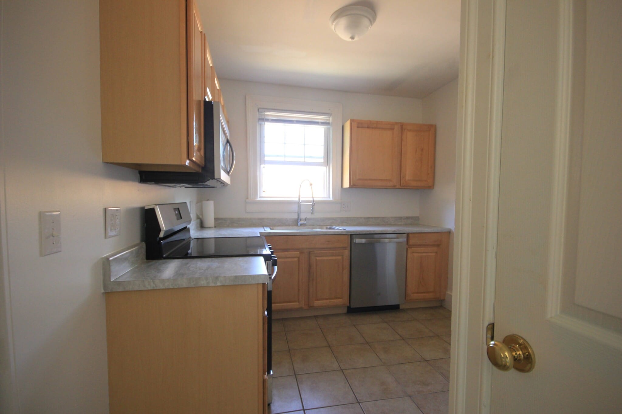 Building Photo - 421 9th St NW
