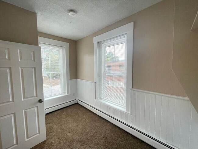 Building Photo - 46 Glass St