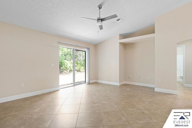 Building Photo - FULLY FENCED 3/2/2 IN THE HEART OF PALM COAST