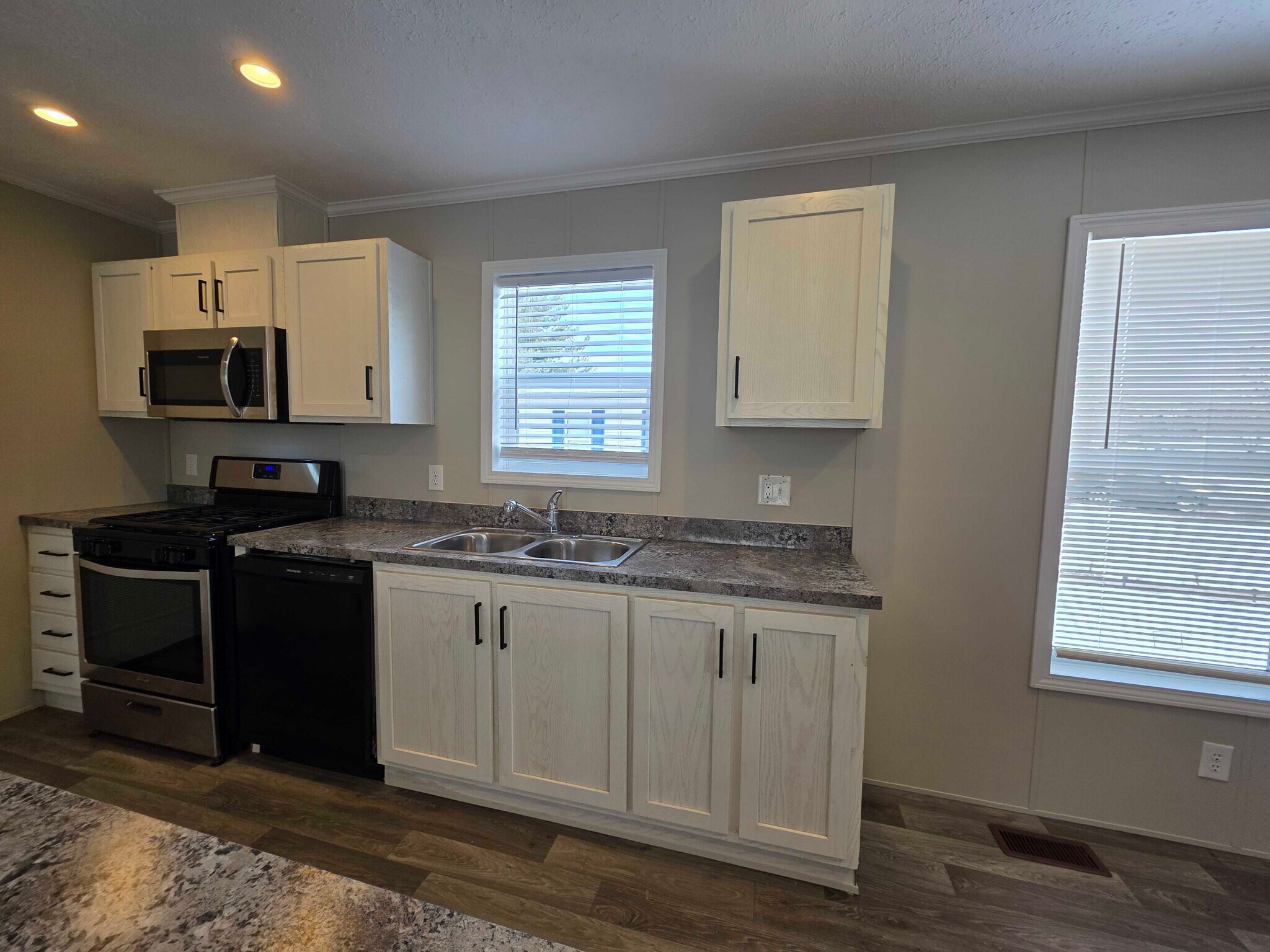 Building Photo - 3708 Cedar Loop