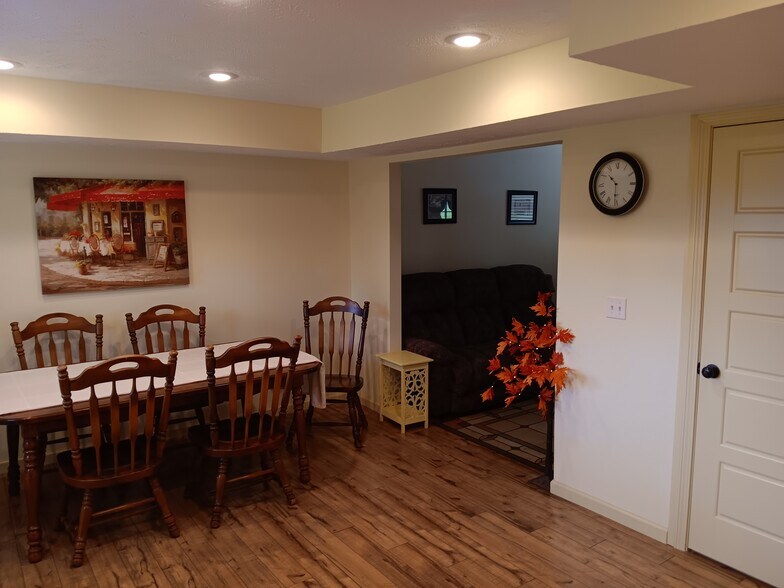Building Photo - 899 Blennerhassett Hts