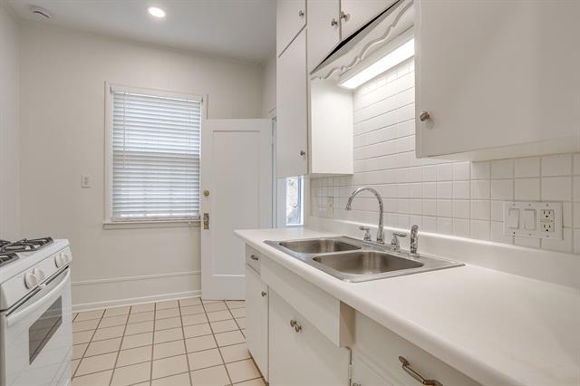 Building Photo - 1622 Mistletoe Blvd