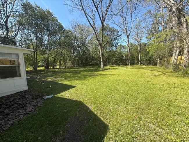 Building Photo - 2401 Overhill Rd