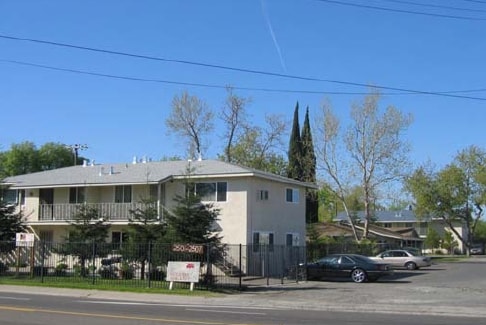Building Photo - Cottage Manor