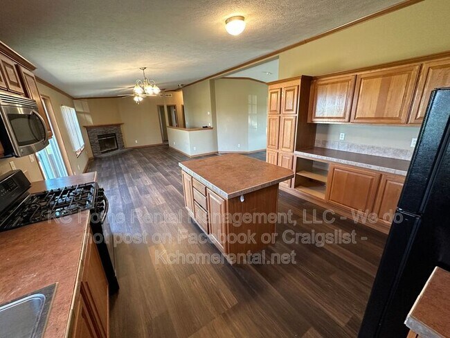 Building Photo - 10850 W 207th St