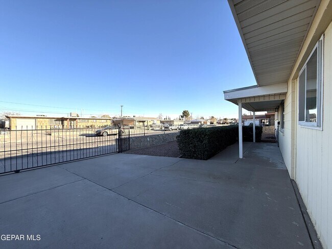 Building Photo - 10180 Saigon Dr