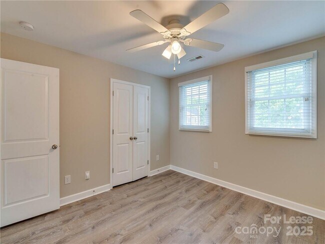 Building Photo - 1344 Green Oaks Ln