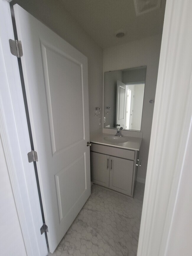 Building Photo - 110 Clear Creek Ln