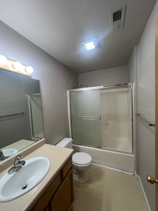 Building Photo - 3364 Treehaven Dr