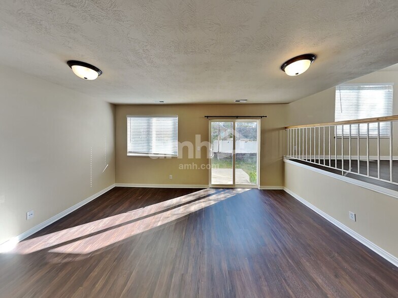 Building Photo - 1526 N 250 W